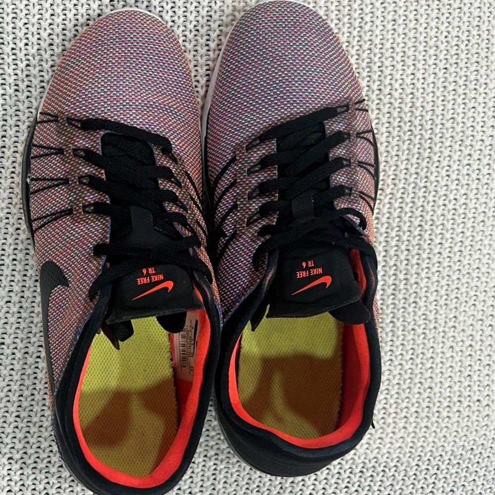 Nike Free TR 6 Black and Red Sneakers